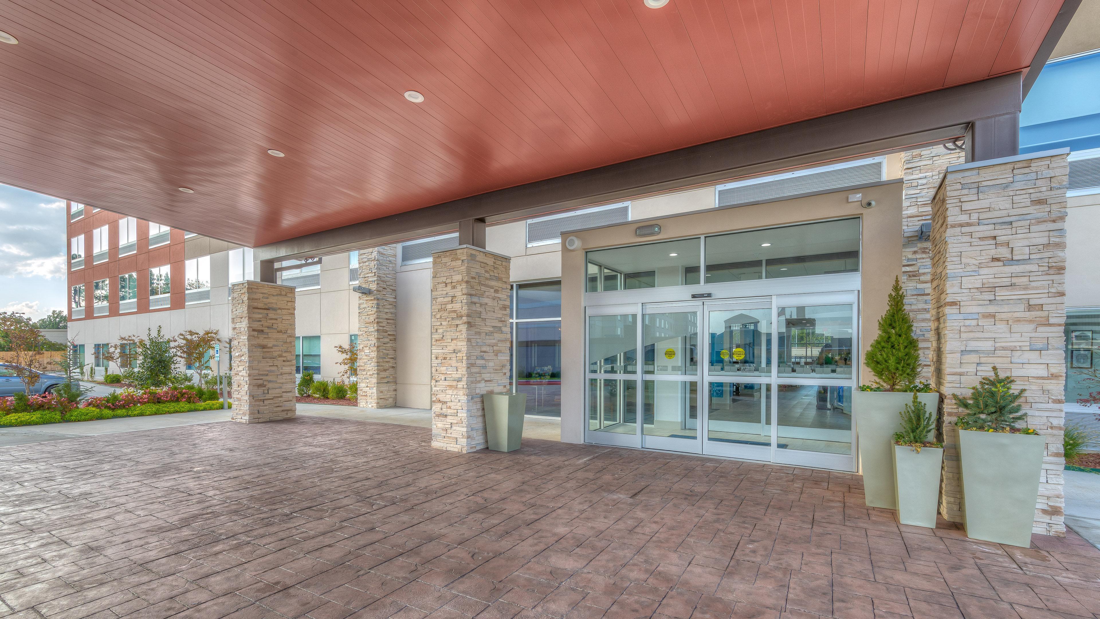 Holiday Inn Express & Suites Tulsa Midtown By Ihg Zewnętrze zdjęcie